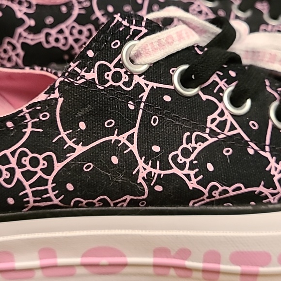 Hello Kitty Converse Allstars - Picture 6 of 14